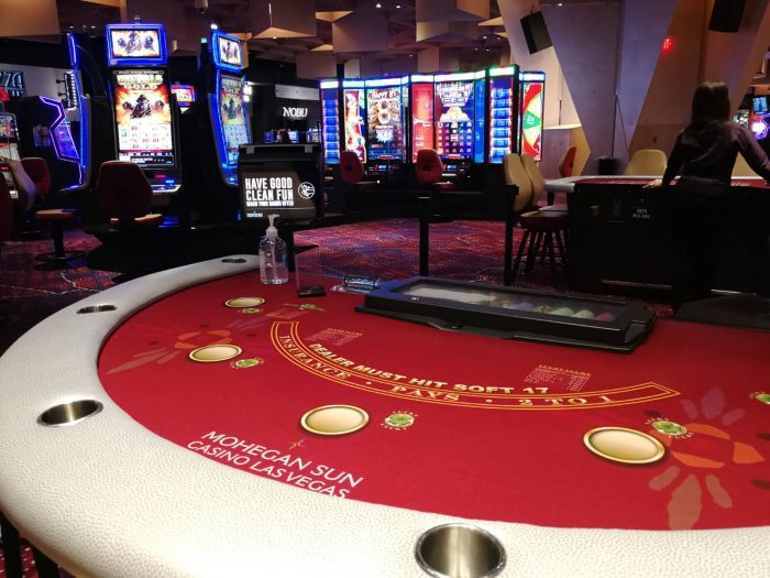 ヴァージンホテル内のカジノ「Mohegan Sun」が運営するブラックジャックテーブル。