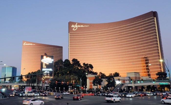 写真の右側半分に写っているのが Wynn Las Vegas、左奥が別館的な存在の Encore。